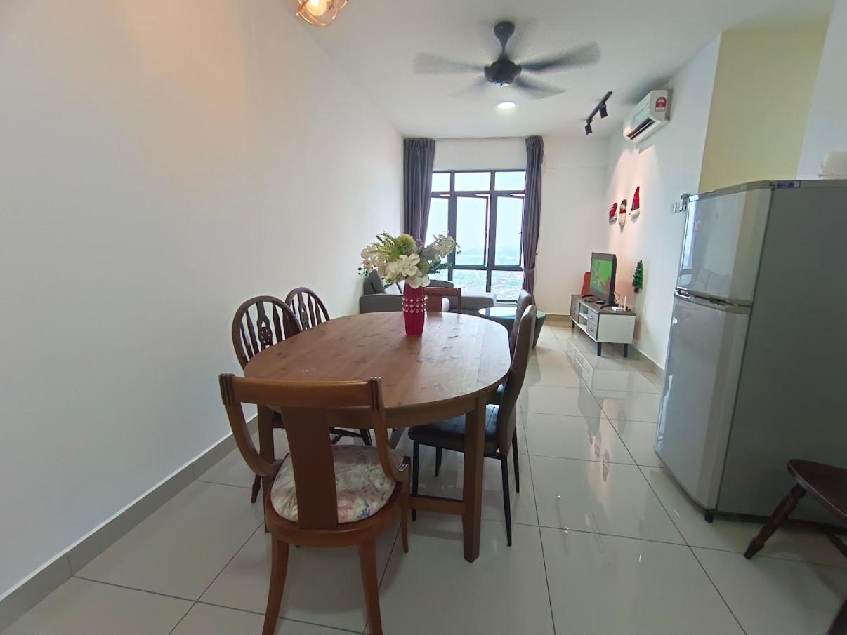 Arc Austin Hill Apartment Джохор-Бару Экстерьер фото