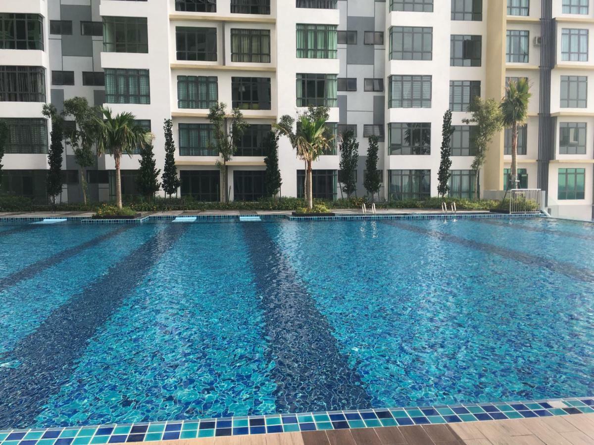 Arc Austin Hill Apartment Джохор-Бару Экстерьер фото